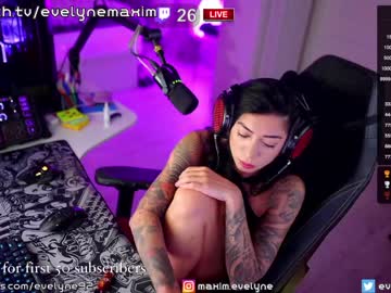 girl Free Sex Cam Chat with evelyne92