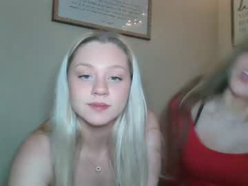 couple Free Sex Cam Chat with 2prettylittlething2