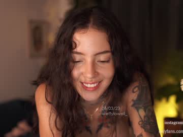 girl
        effylowell_ cam image #66653