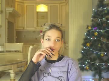 girl
        juliarios cam image #135047