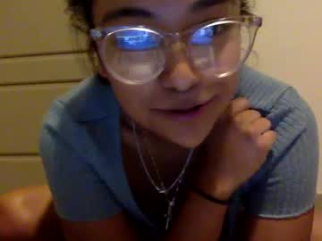 girl
        rleah832 cam image #194426