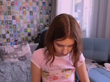 girl
        vanessabayer cam image #177308