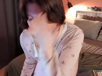 girl
        sugar_tomato cam image #258716