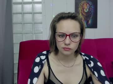 girl
        bright_lucy cam image #195686