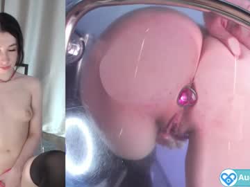 girl
        audrey_swann cam image #237069