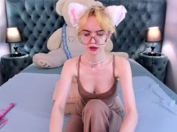 girl
        mistycerulin cam image #48435