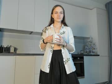 girl
        lisahallf cam image #133223