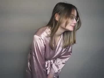 girl
        moon_milking cam image #129489