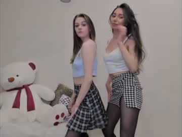 couple
        flowery__girls cam image #87347