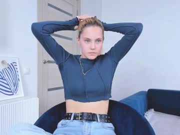 girl
        vibe_house cam image #193092