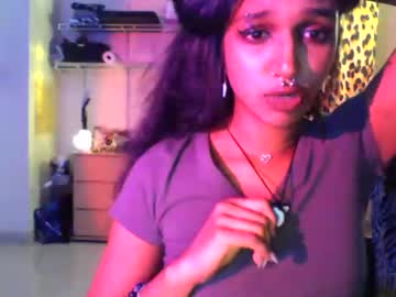 girl
        mon3ytr33 cam image #217950