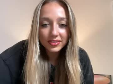 girl
        lovelyyylivyyy cam image #199845