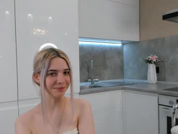 girl
        lynetteesser cam image #186356