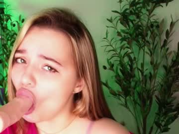 girl
        melissabowen cam image #212398