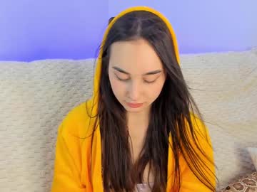 girl
        emmi_murrrr cam image #181989