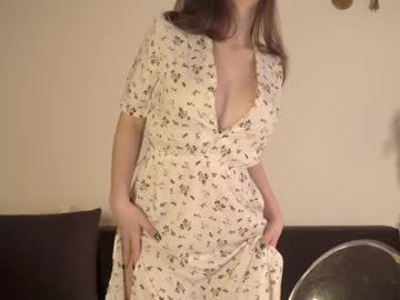 couple
        elliephant_ cam image #220865