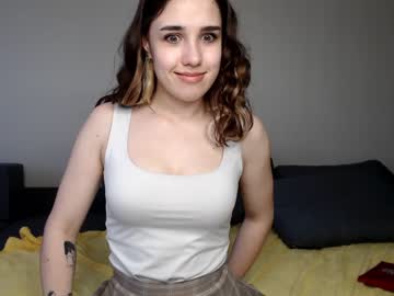 girl
        ellawalker cam image #93454