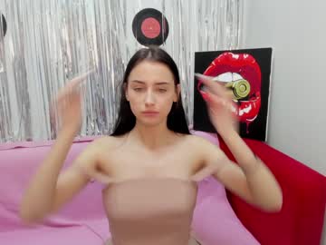 girl
        betsi_star cam image #166130