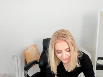 girl
        oliviabr0wn cam image #26586
