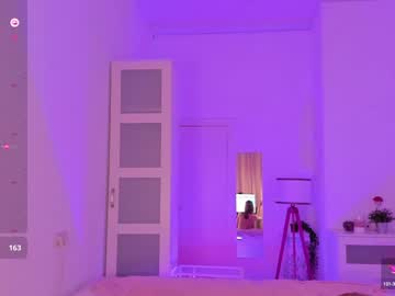girl
        flowr_rebecca cam image #215652