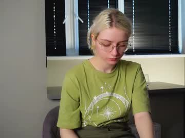 girl
        cathrynbelger cam image #237426