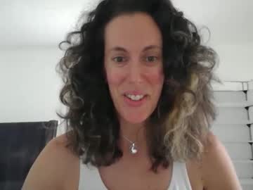 girl
        sixfootsiren cam image #191219