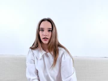 girl
        milana_gross cam image #83955