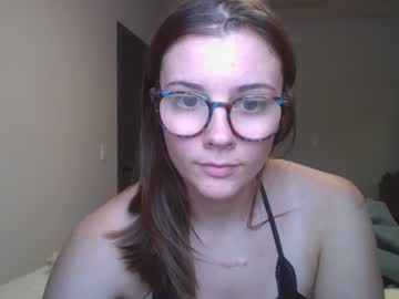 girl
        arden_23 cam image #150226