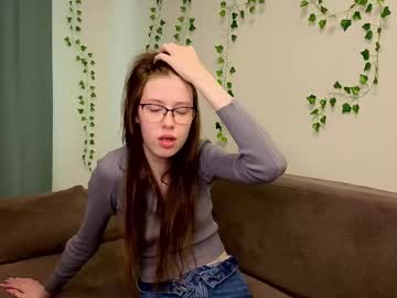 girl
        lorettaeells cam image #262146