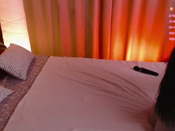girl
        eliza_benet cam image #207796