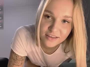 girl
        sheenahanks cam image #263917