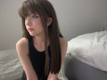 girl
        dreamywings cam image #181231