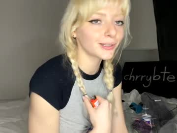 girl
        chrrybte cam image #71651