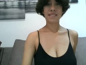 girl
        enyeld_ruru cam image #78661