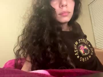 girl
        prettybabybrat cam image #211418
