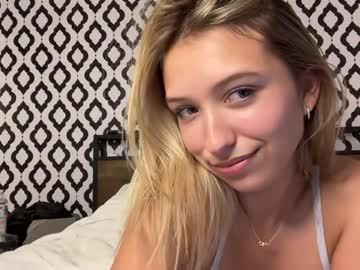 girl
        paigesylviaa cam image #230402