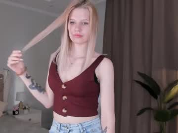 girl
        itsagoodtimeformagic cam image #136285