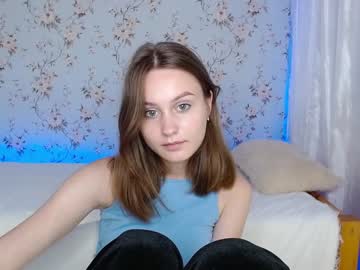 girl
        kitttycat__meow cam image #106539
