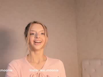girl
        lesi_moonie cam image #169784
