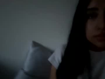 girl
        lovelymia_ cam image #175742