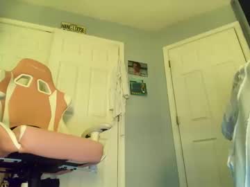 girl
        lovelilaxox cam image #192404