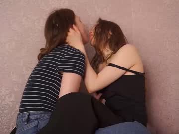 couple
        dreamy_poetess cam image #249602