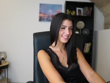 girl
        julia_roca cam image #133410