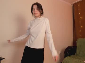 girl
        carolmoores cam image #30232