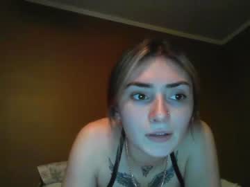 girl
        demiibear cam image #83386