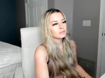 girl
        clarawaters cam image #47951