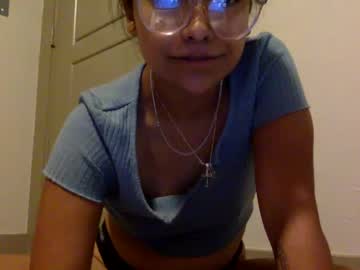 girl
        rleah832 cam image #194403