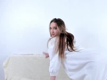 girl
        milana_gross cam image #83981