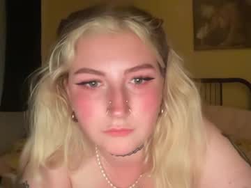 girl
        lulababy23 cam image #188539