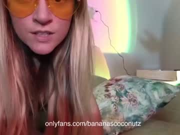girl
        bananascoconutz cam image #86205